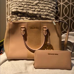 Matching Michael Kors set Wallet and Purse